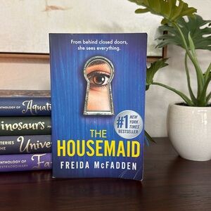 The Housemaid by Freida McFadden (paperback)